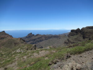 Im Hintergrund La Palma