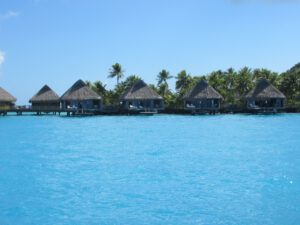 Typische Hotelanlage in Bora Bora (Hilton)